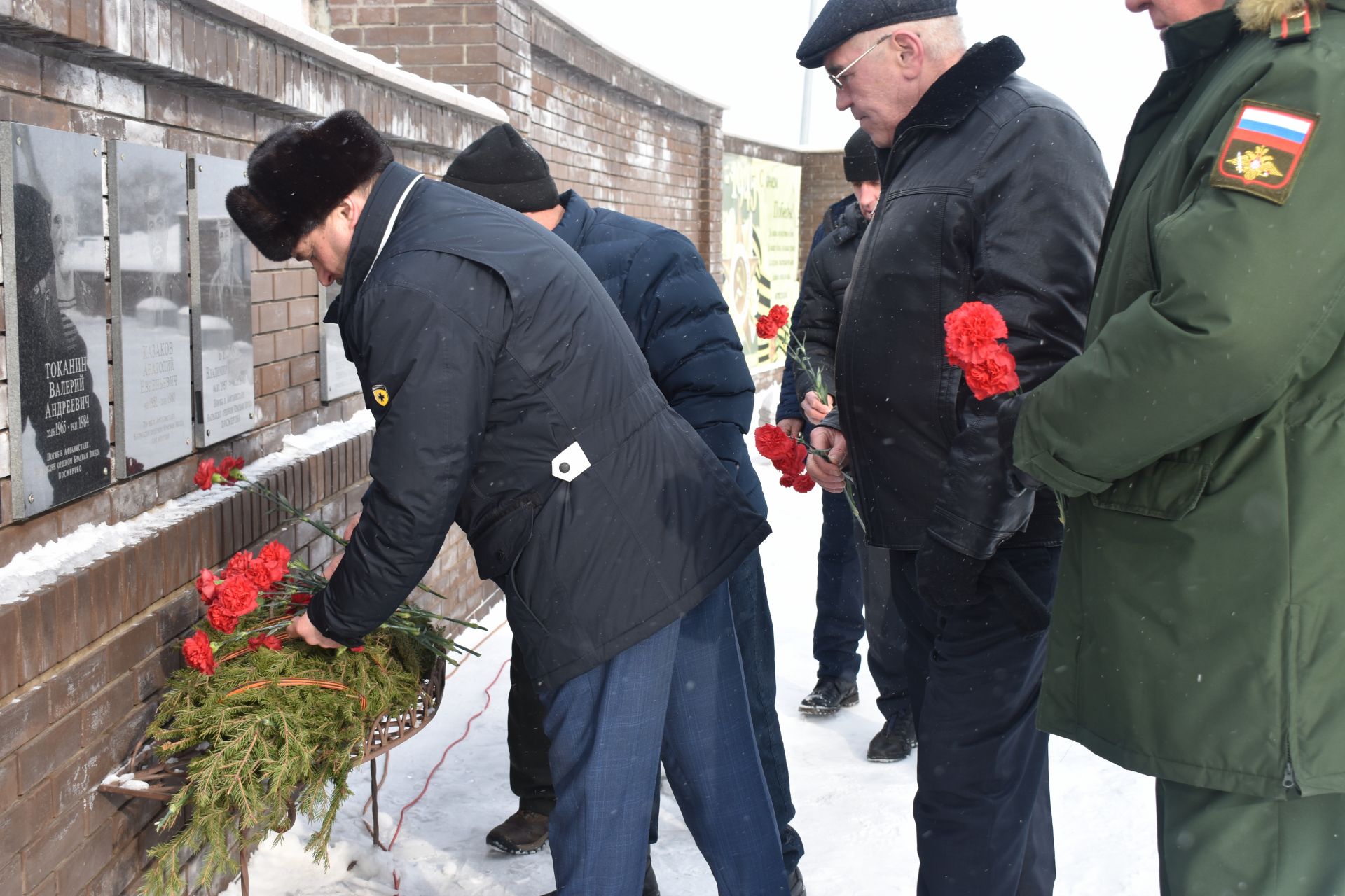 В Верхнем Услоне почтили память воинов-интернационалистов