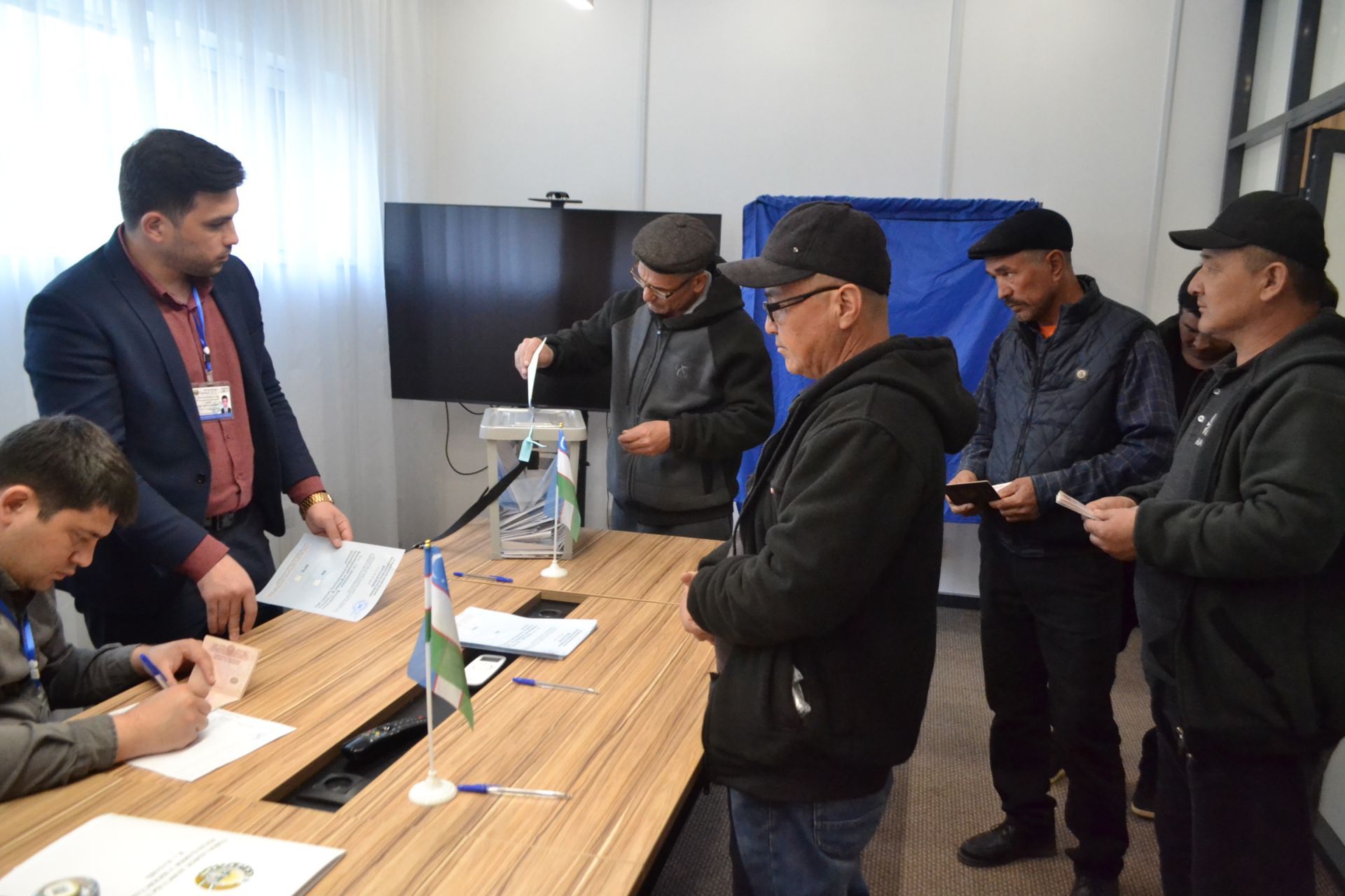 Граждане Узбекистана, проживающие в Верхнеуслонском районе, участвуют в референдуме