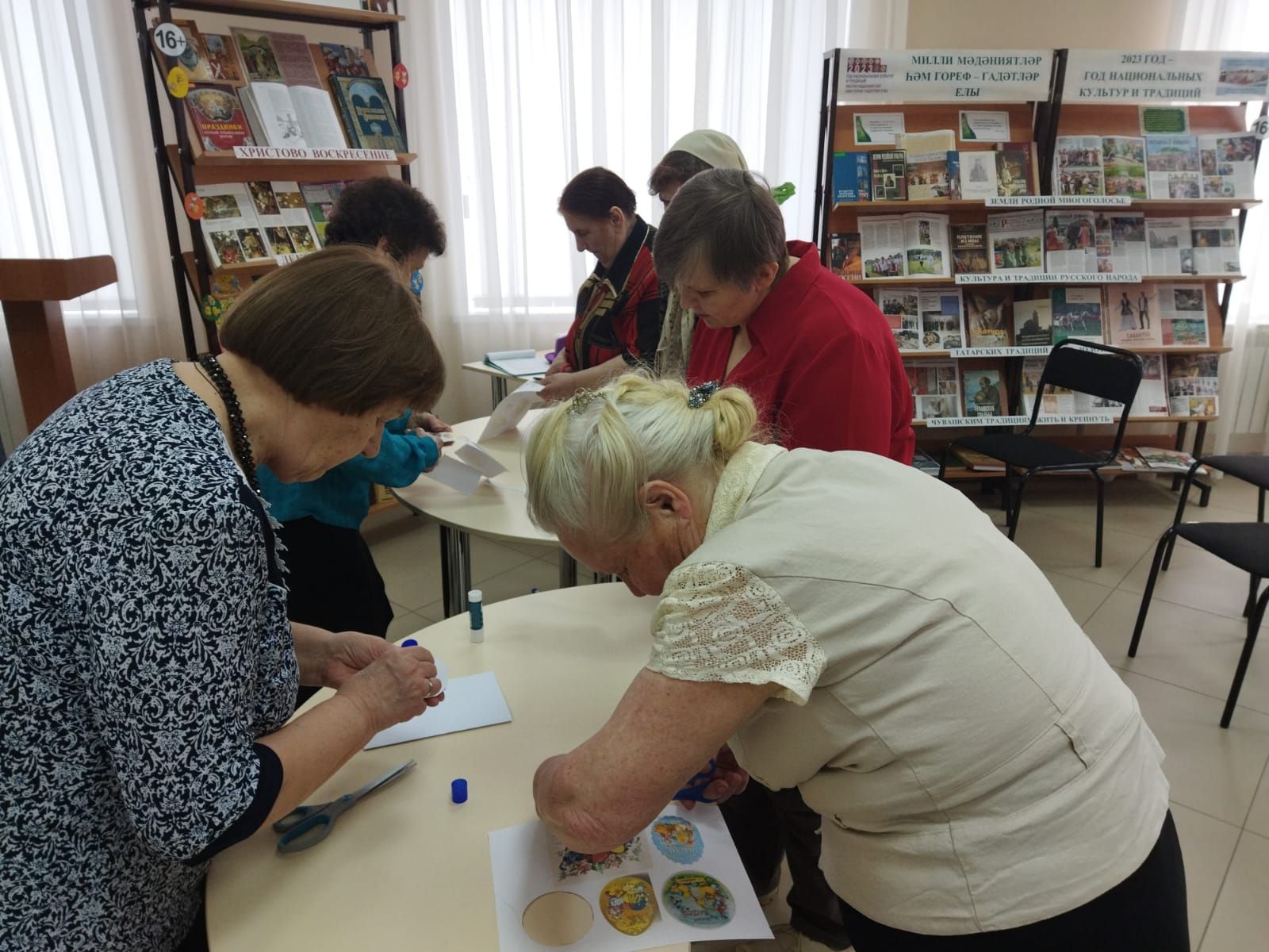 В Верхнеуслонской библиотеке читатели собрались на пасхальную встречу