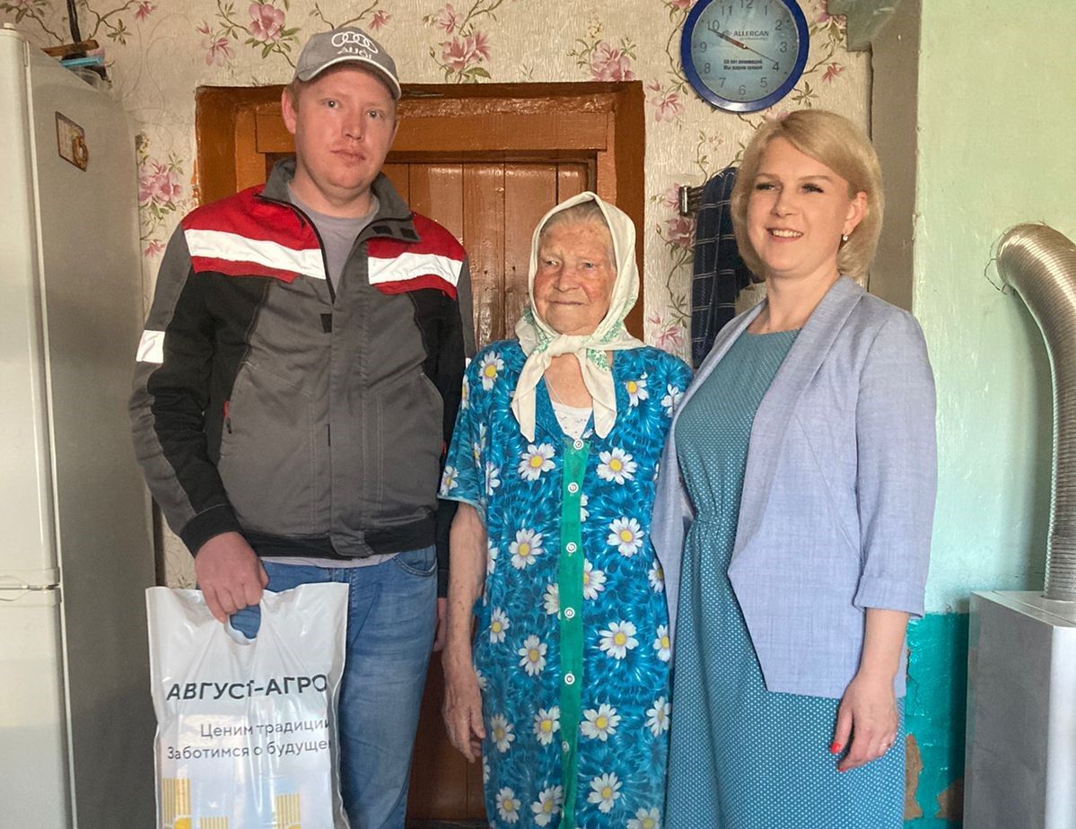 Агрокомпания Август вручила подарки ветеранам в Верхнеуслонском районе