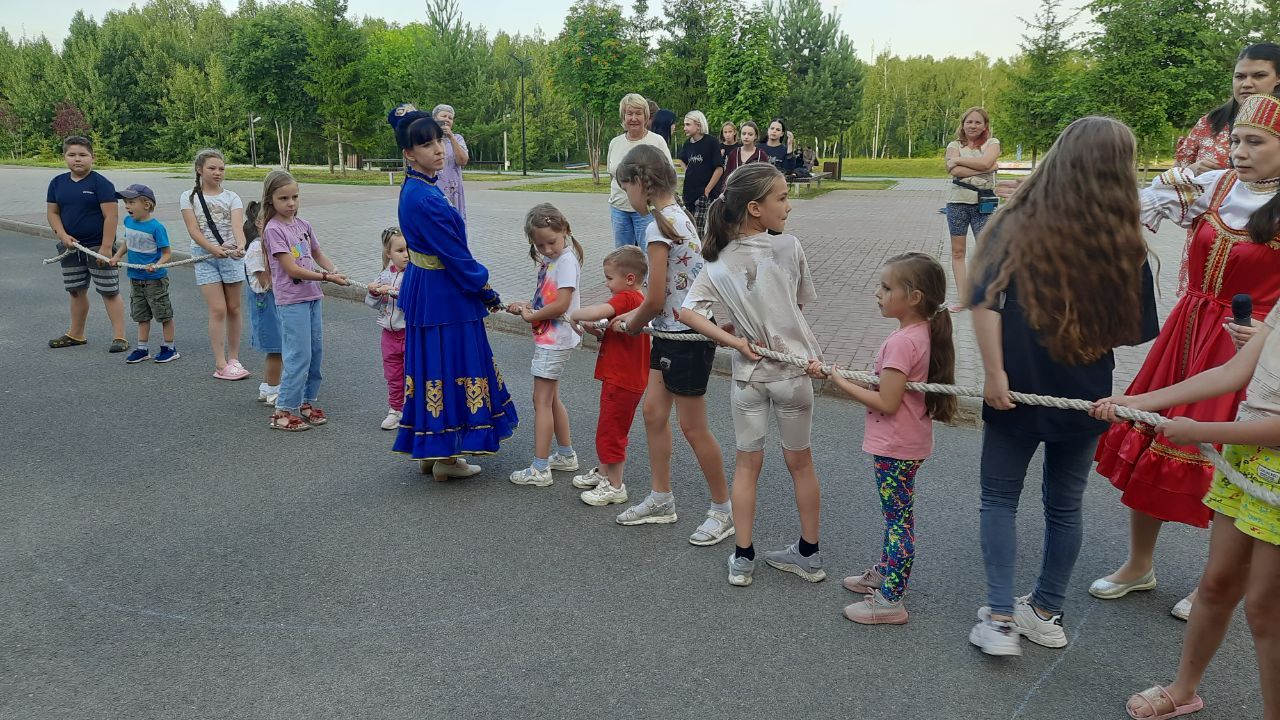 В Верхнем Услоне подростков пригласили поиграть в народные игры