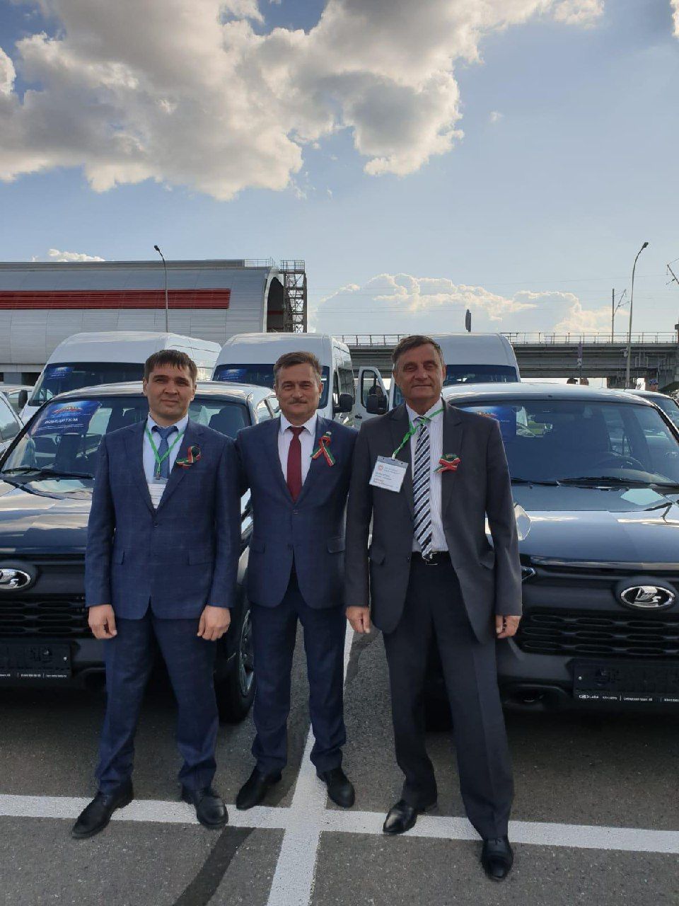 Рустам Минниханов вручил ключи от новых автомобилей к Дню Республики Татарстан