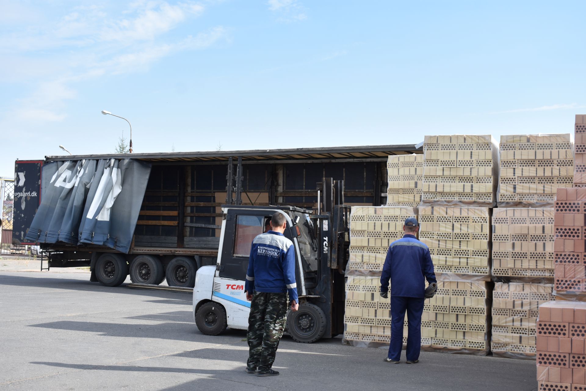 Верхнеуслонский район отправил в зону СВО пять большегрузов с гуманитарной помощью