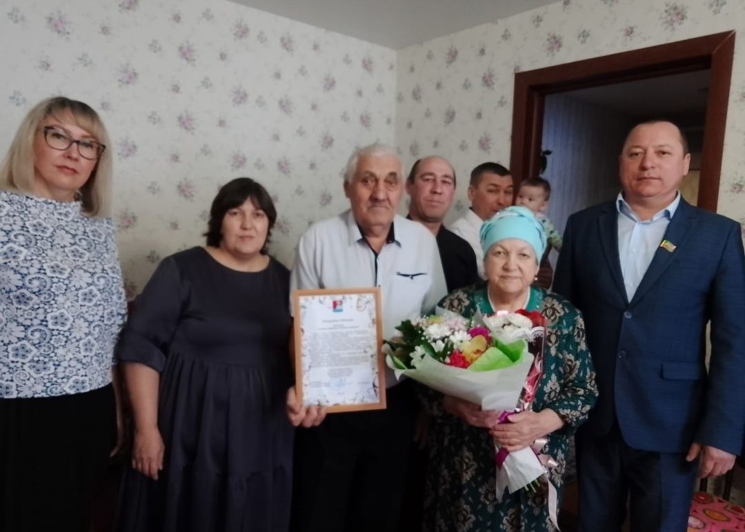 Чтоб ваш союз был крепок и богат: супруги Садыковы отметили 55 лет совместной жизни