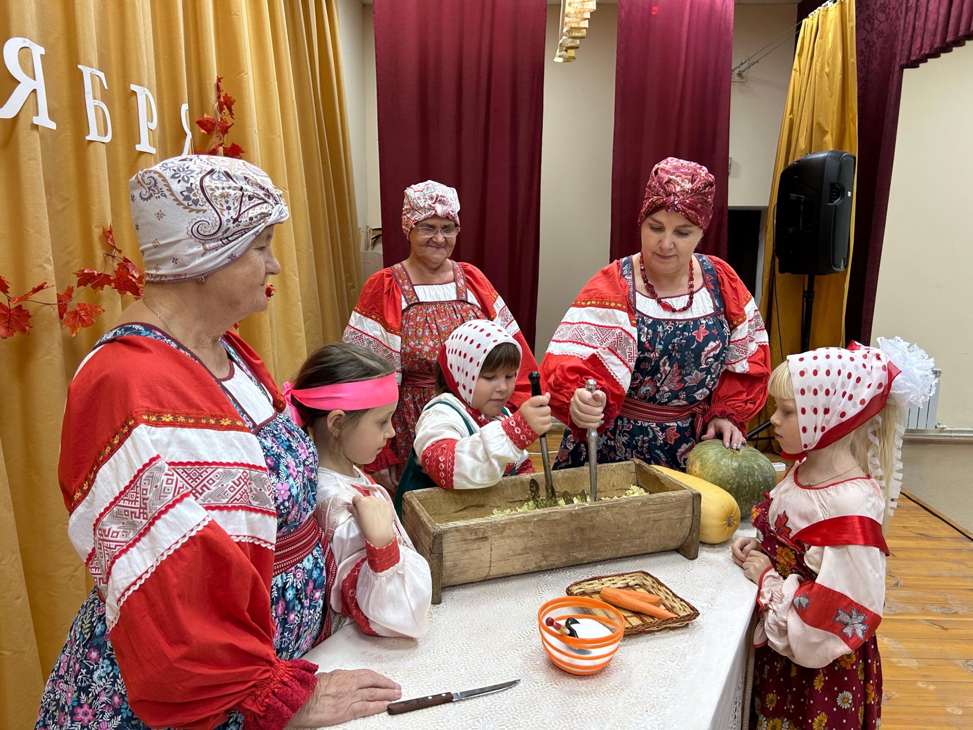 В Майдане прошли капустные вечерки