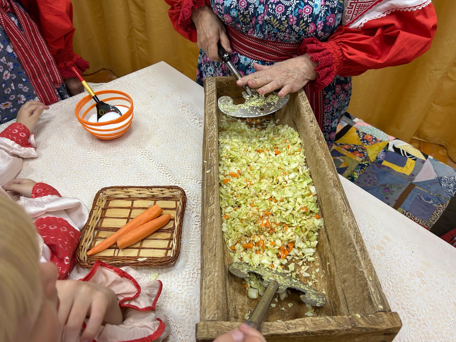 В Майдане прошли капустные вечерки