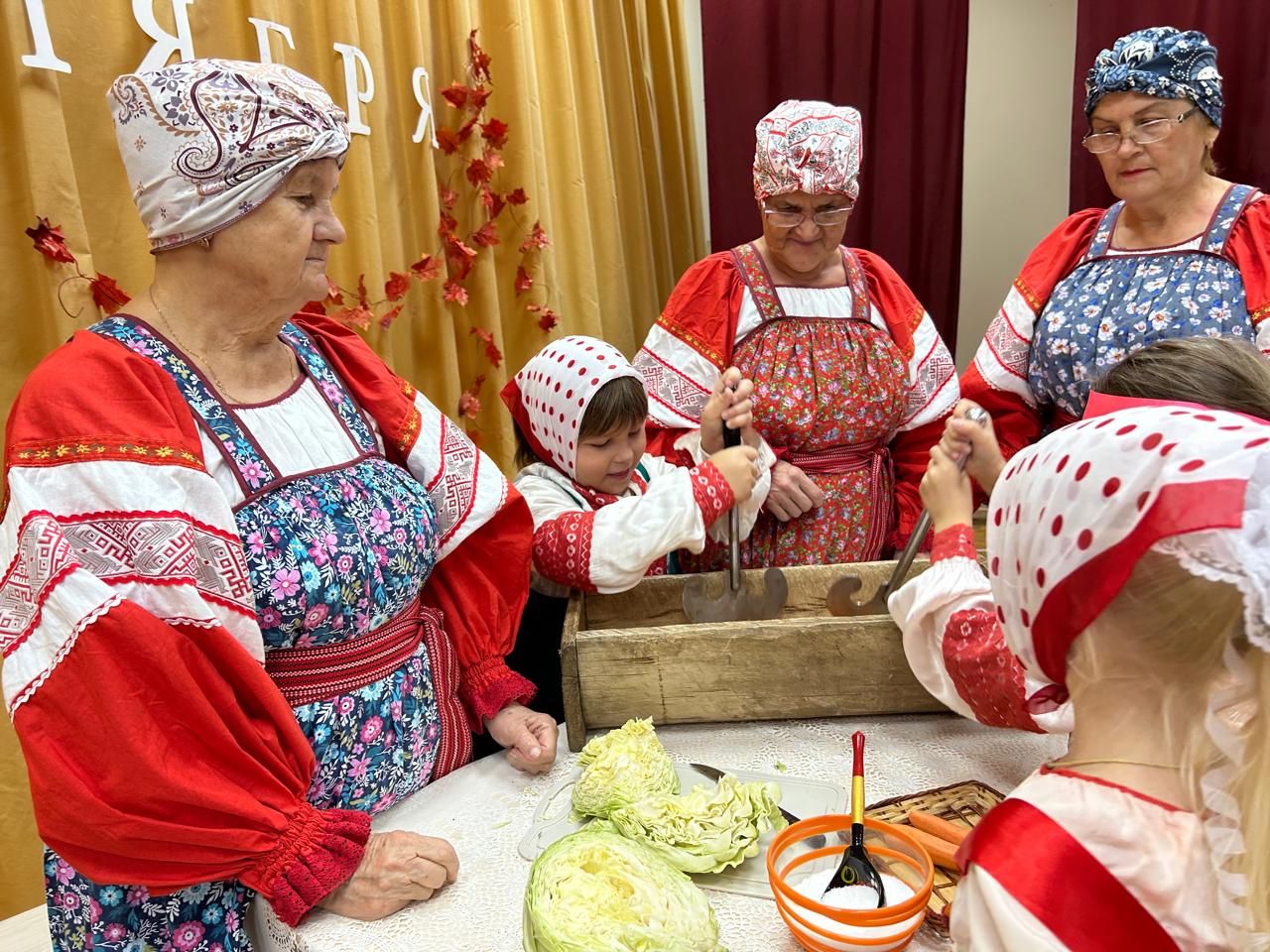 В Майдане прошли капустные вечерки