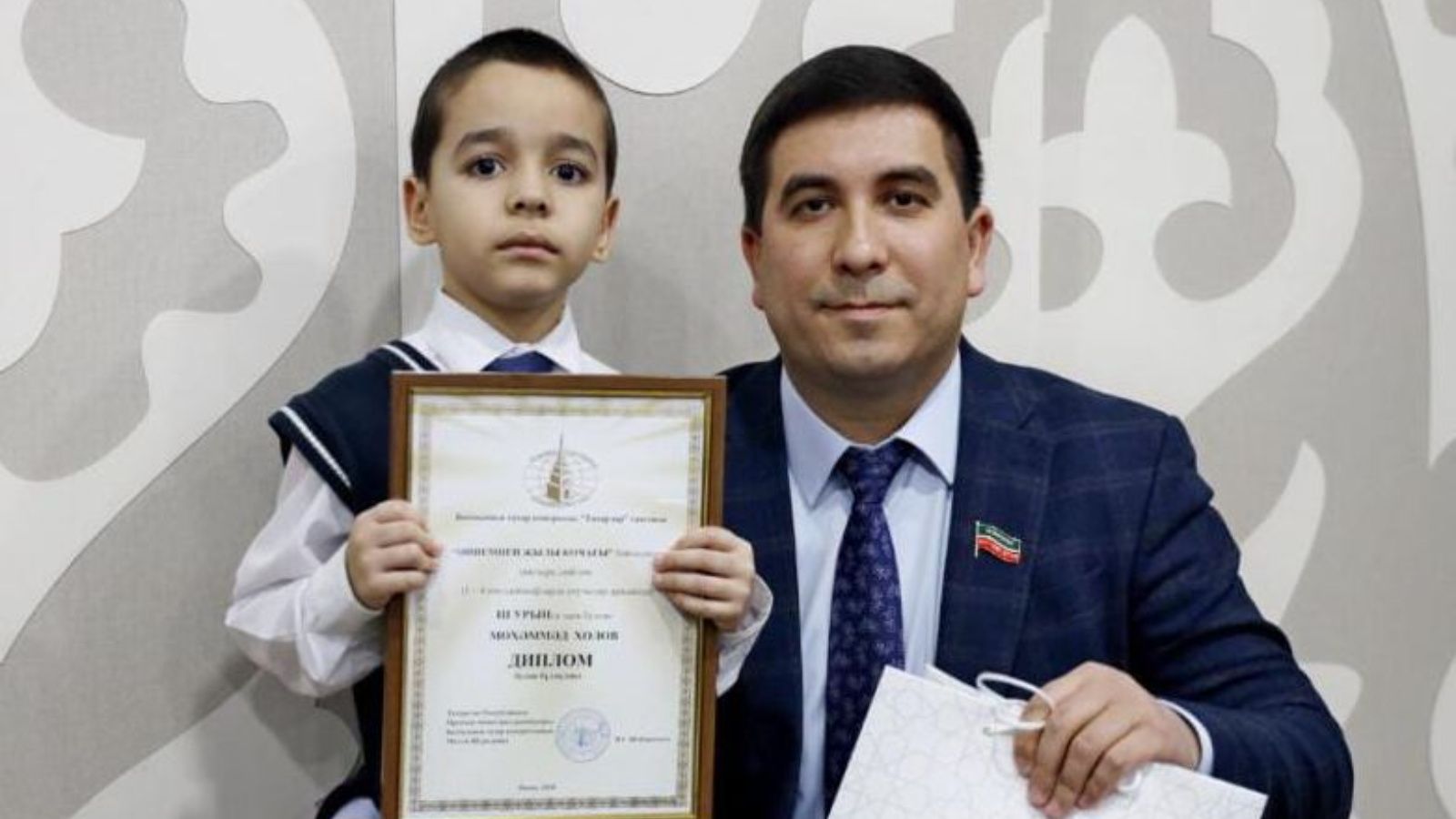 Первоклассник из Макулова стал победителем конкурса «Душевное тепло мамы»