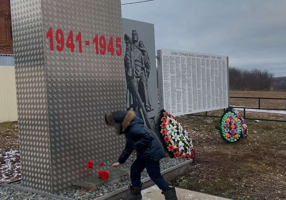 В Майдане к Дню Героев Отечества провели патриотический час