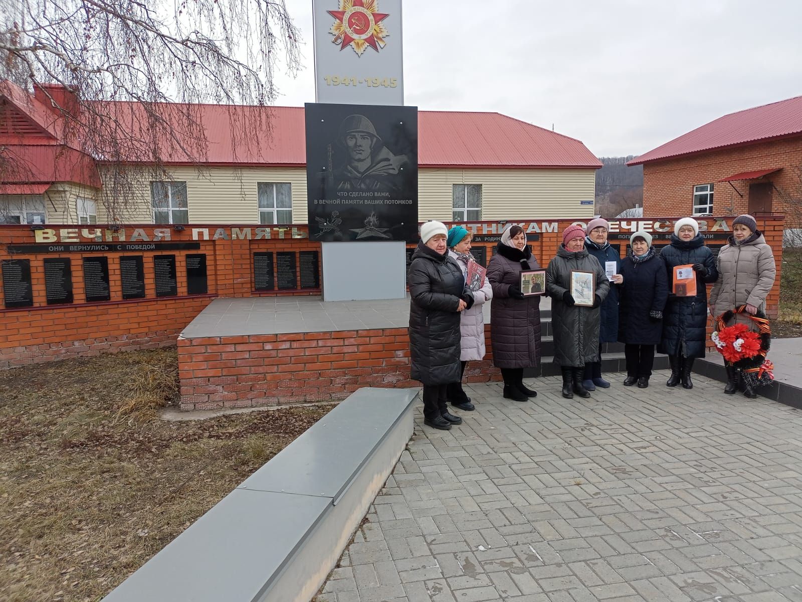 В Макулове прошел митинг к Дню Героев Отечества