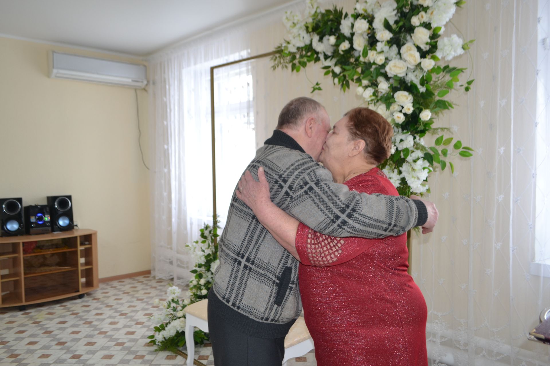Супругов Барсуковых из Шеланги поздравили с золотой свадьбой