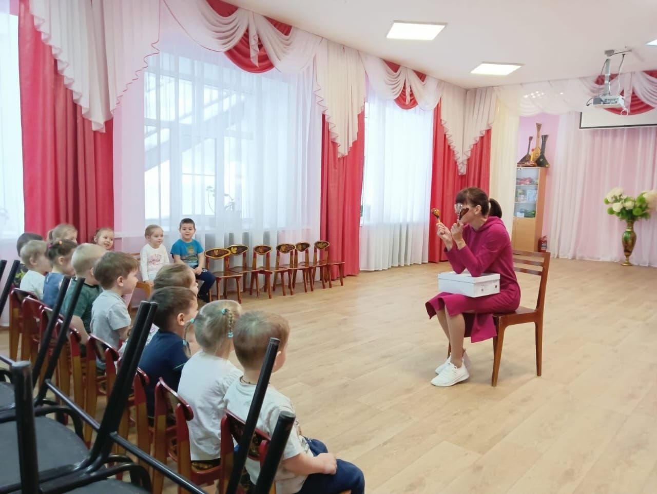 “Каенкай” балалары агач кашыктан көй чыгара