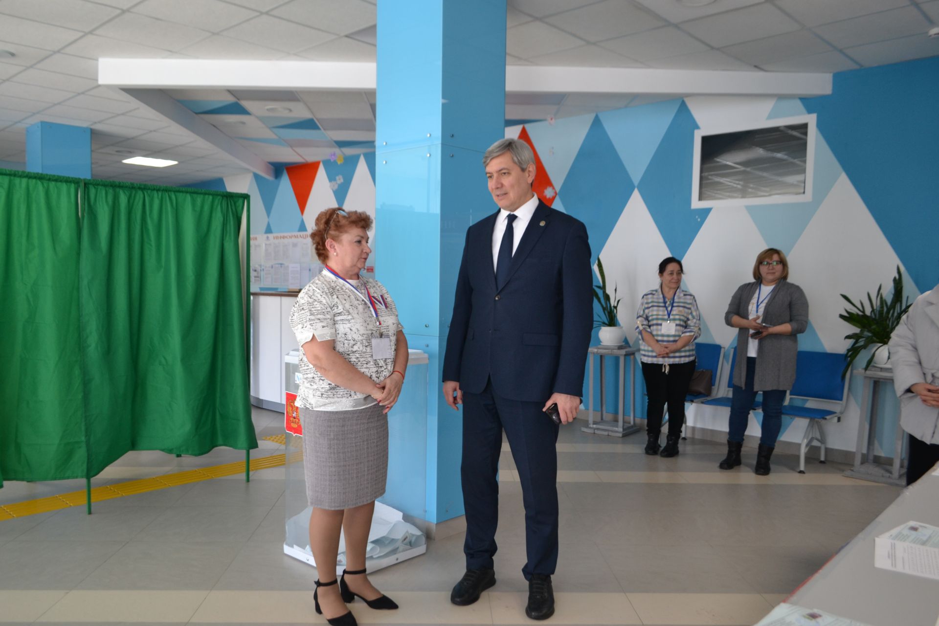 Роман Шайхутдинов посетил избирательные участки в Верхнем Услоне