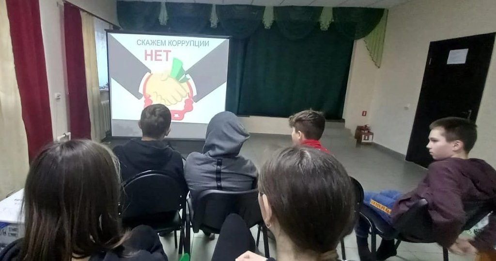 Вахит авыл китапханәсендә яшьләр өчен “Заманча җәмгыятьтә коррупция” дигән мәгълүмәт сәгате үткәрелде