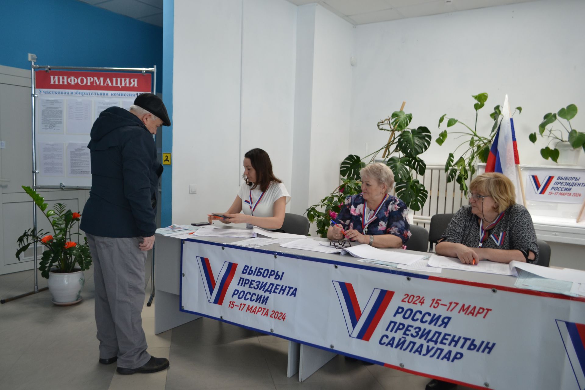 Роман Шайхутдинов посетил избирательные участки в Верхнем Услоне