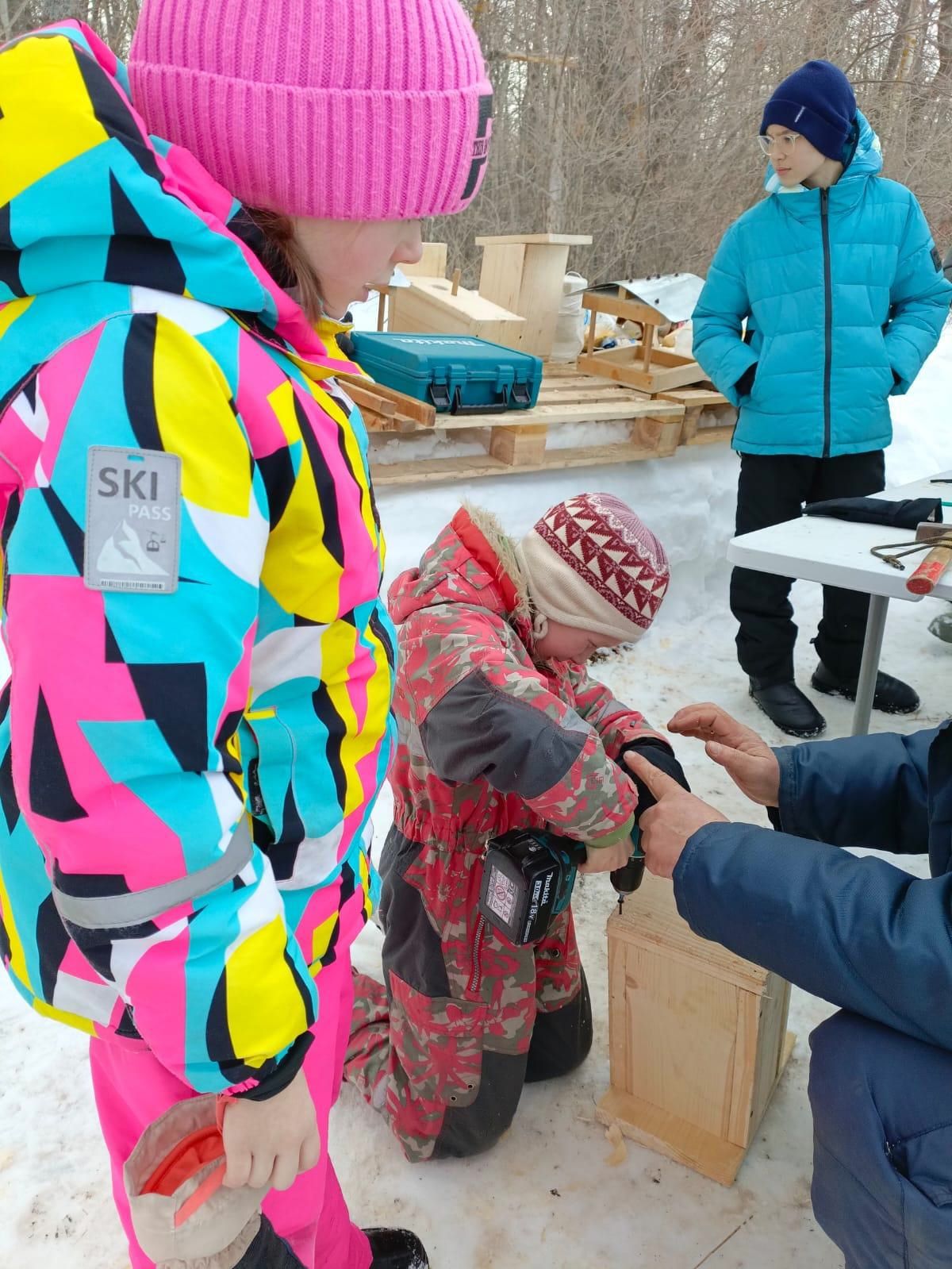 Казанские школьники посетили заказник «Свияжский» и своими руками собрали скворечники для птиц