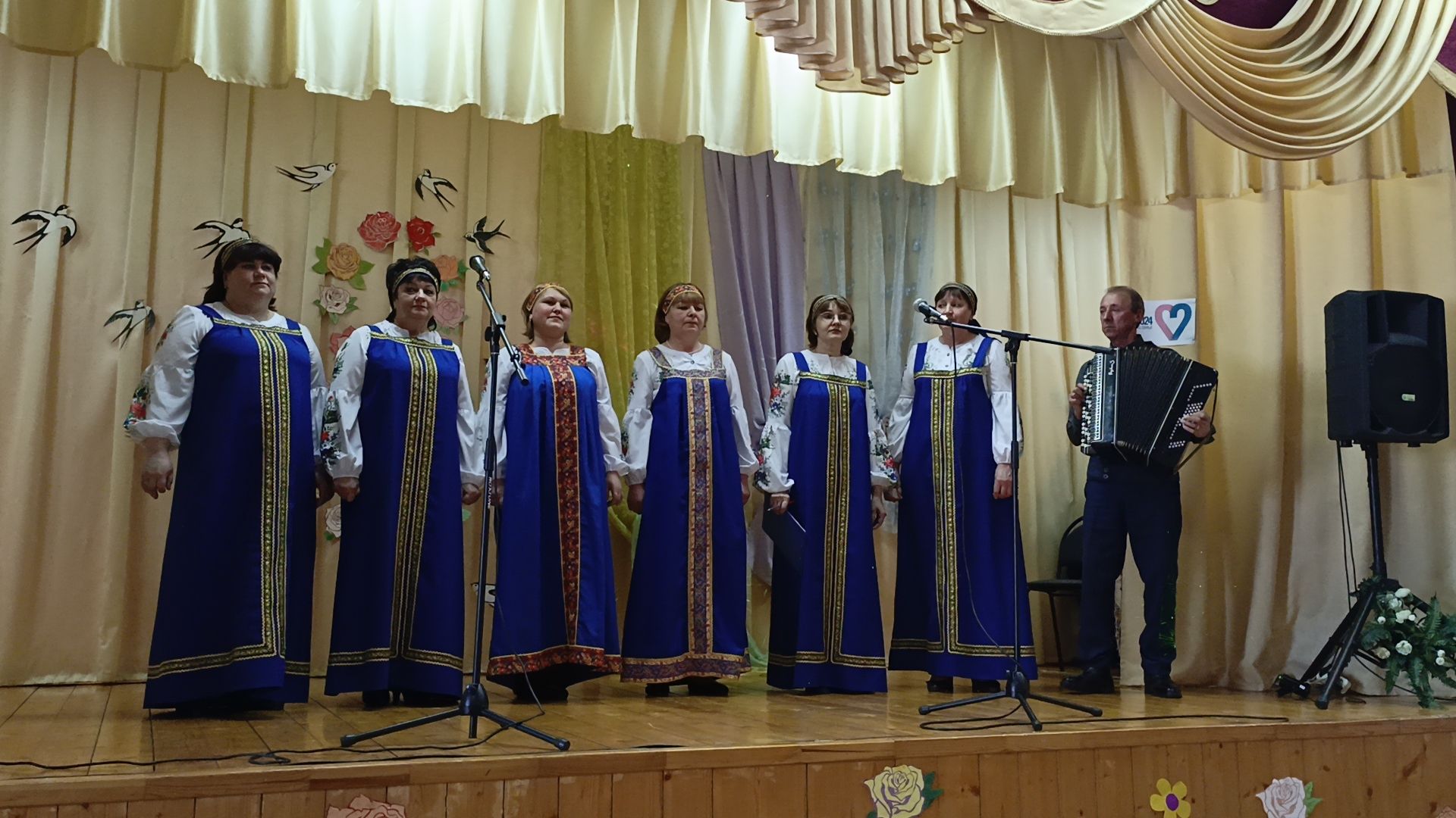 В Кильдееве прекрасную половину села поздравили с весенним праздником