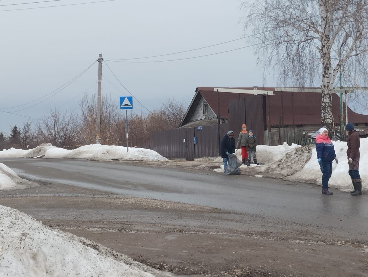 Печищинцы одними из первых вышли на уборку родного села