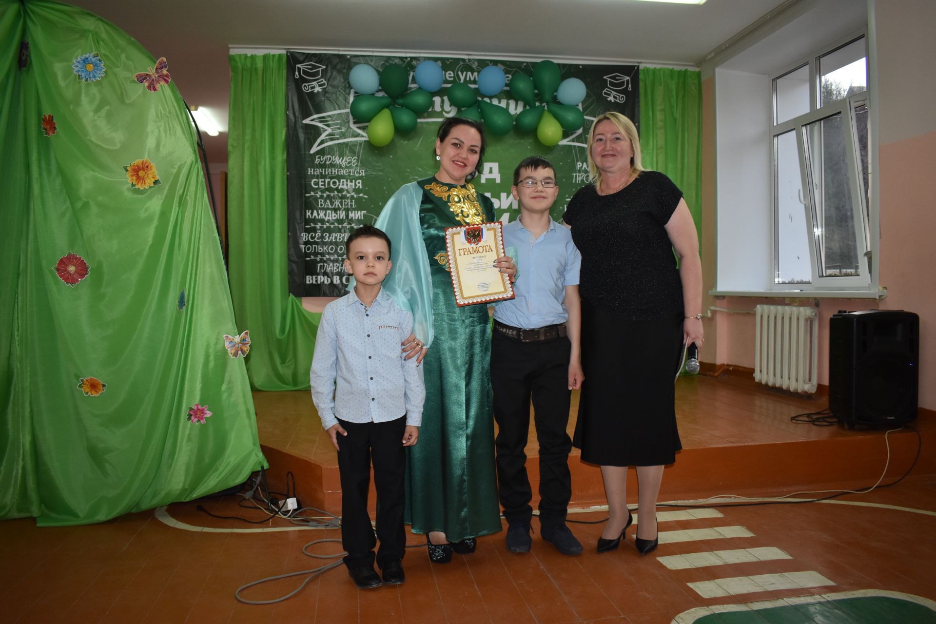 В Верхнеуслонской школе состоялось торжественное открытие Года семьи