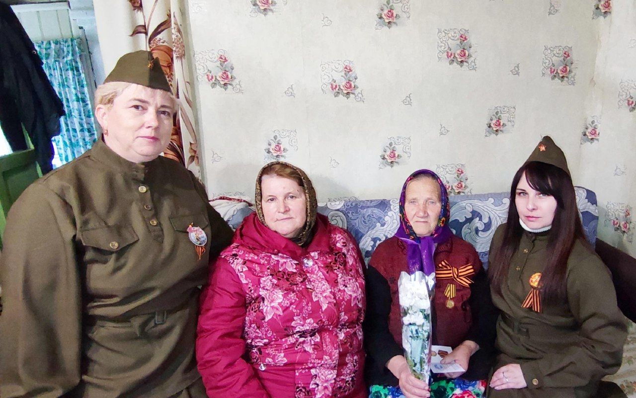 В Соболевском трогательно поздравили ветеранов с Днем Победы