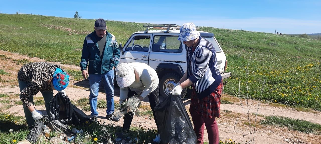 В Кильдееве провели уборку береговой зоны плотины