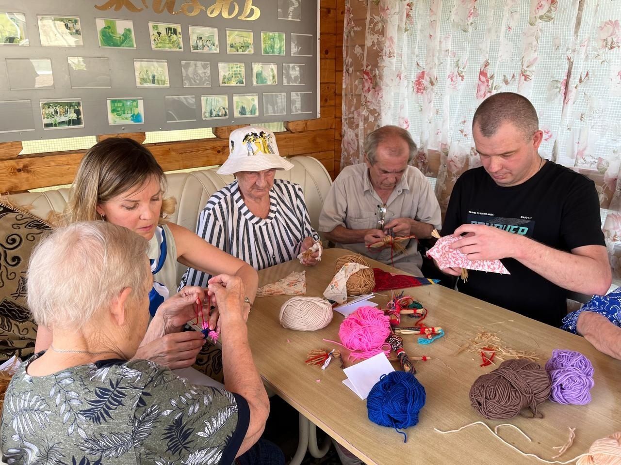 В Верхнеуслонском Доме-интернате прошел мастер-класс по изготовлению оберегов