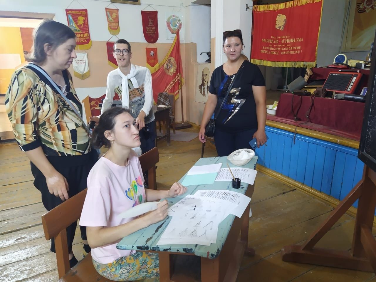 В Краеведческом музее в Верхнем Услоне прошел музейный урок и мастер-класс для участников группы «Разноцветный мир»