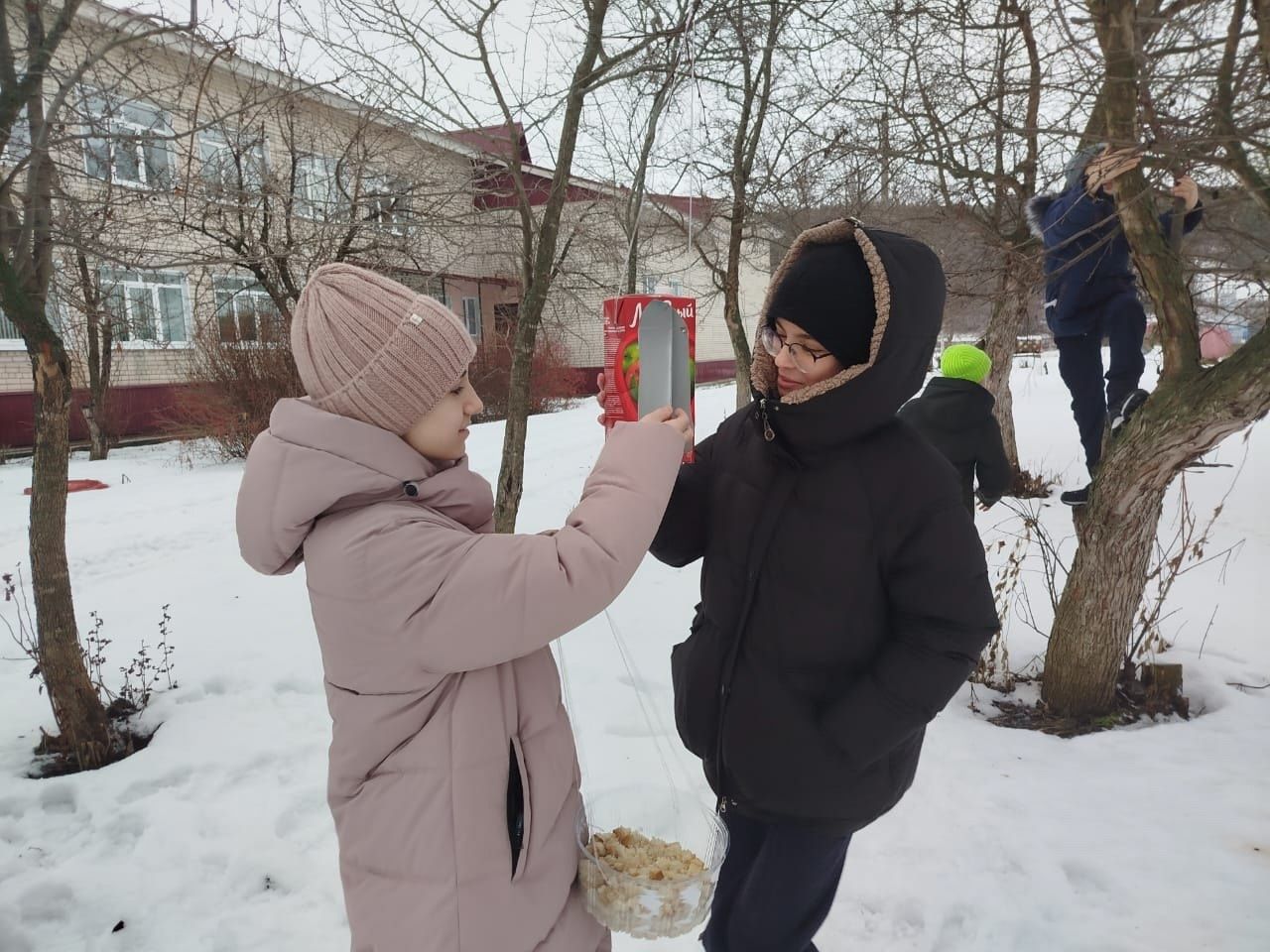 В Куралове прошла экологическая акция «Покорми зимующих птиц»