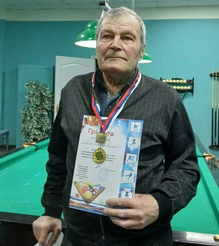 Победителем соревнований по бильярду стал Петр Баранов