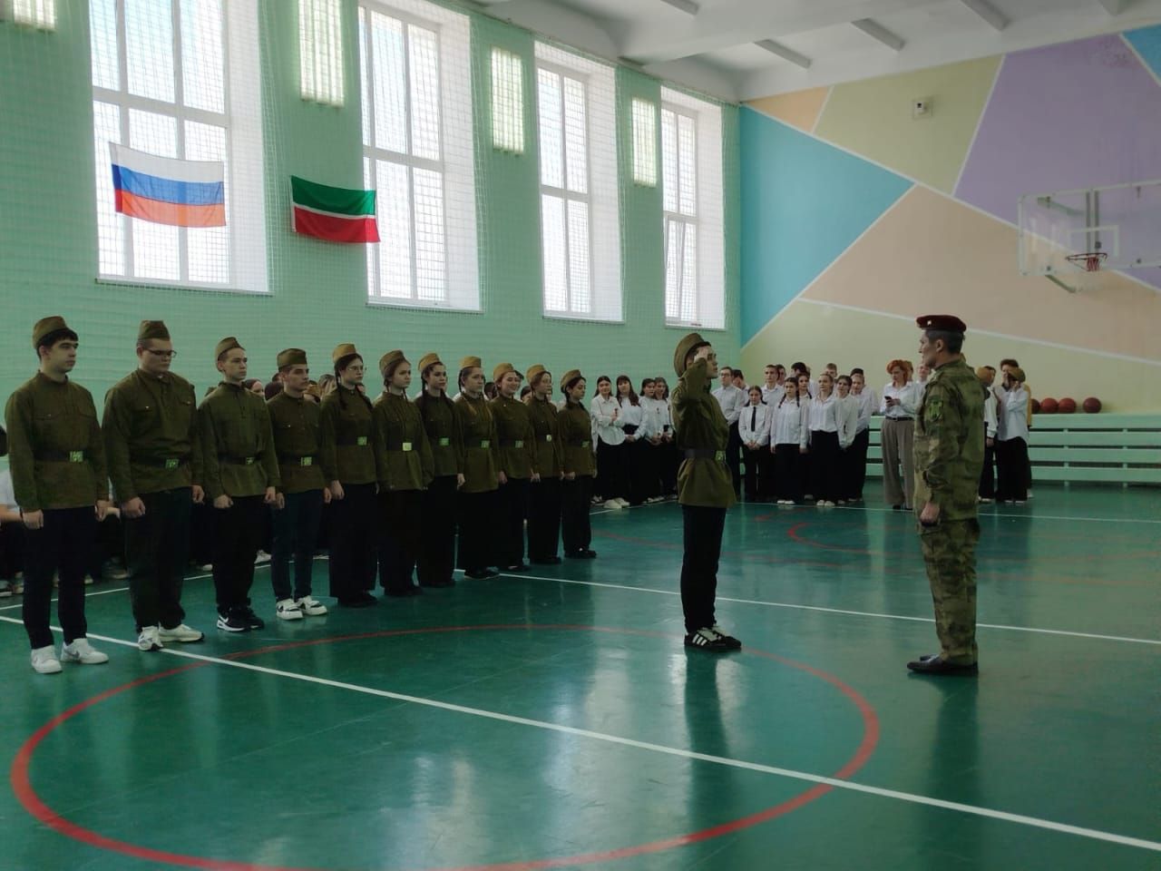 Гимназиядә строй һәм җырлар конкурсы узды