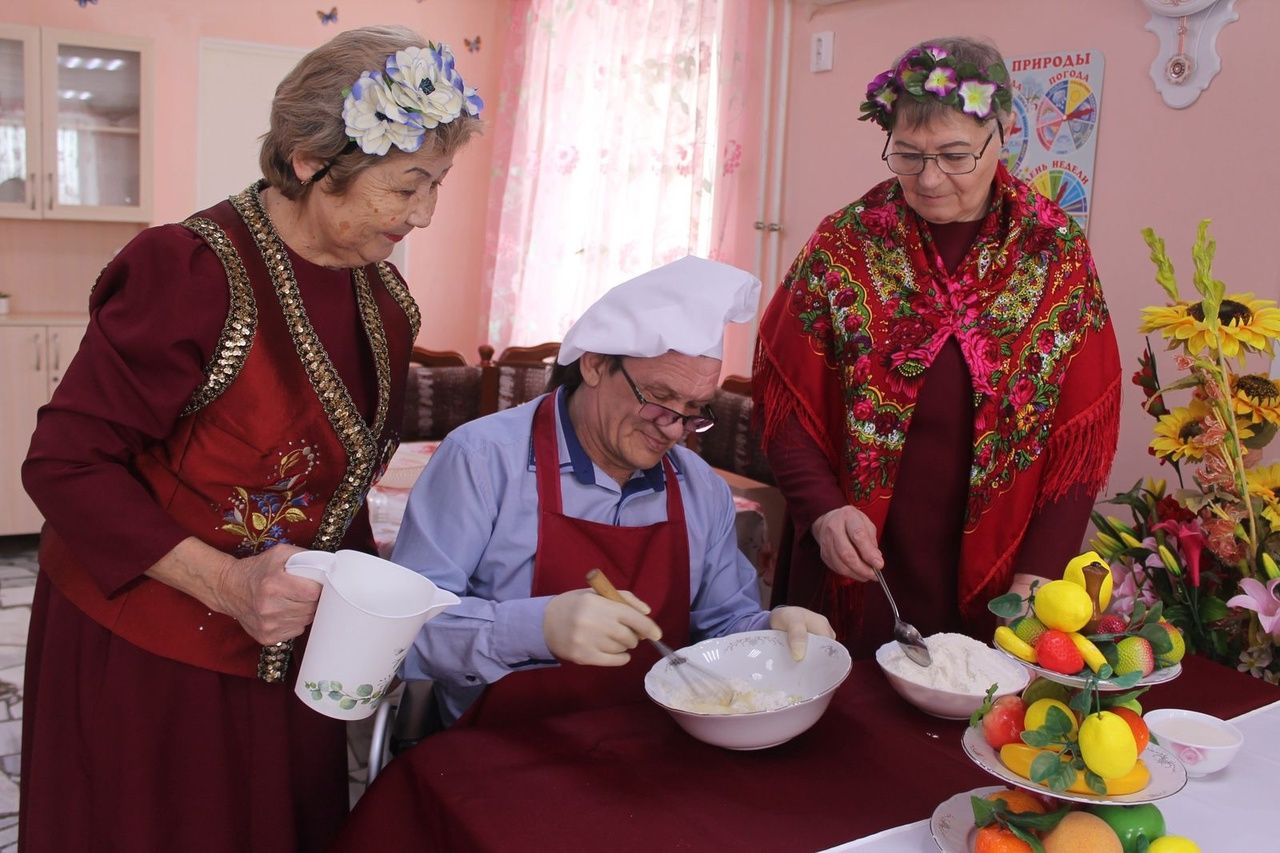 В Верхнеуслонском Доме-интернате пекли символы Масленицы