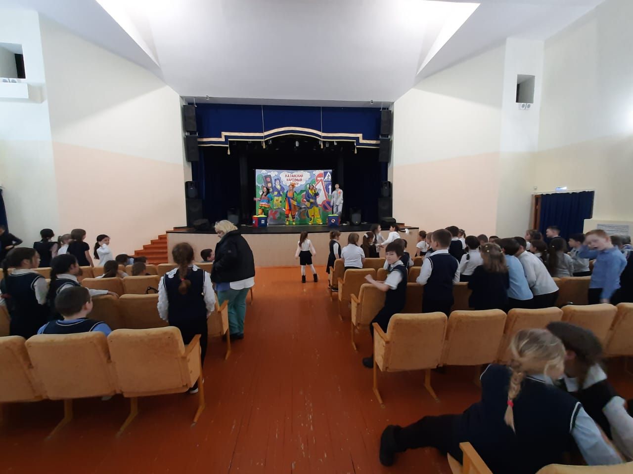 В Верхнем Услоне гимназистам показали спектакль по БДД