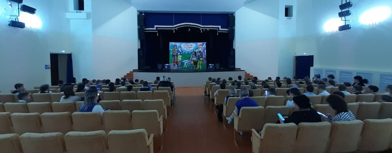 В Верхнем Услоне гимназистам показали спектакль по БДД