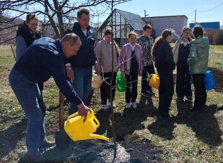 Авыл хуҗалыгы идарәсе “Хәтер бакчасы” акциясенә кушылды