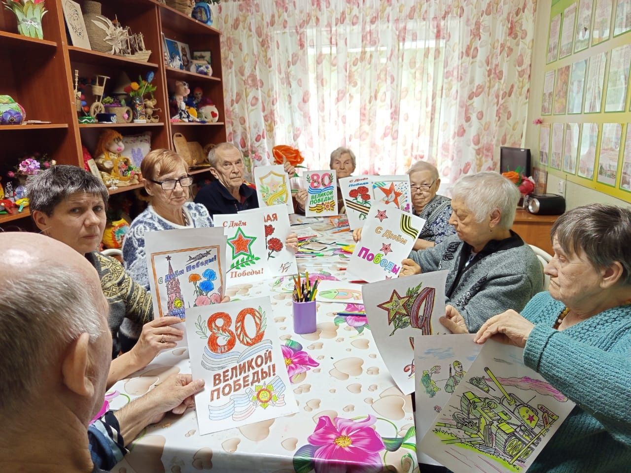 Жители Верхнеуслонского Дома-интерната приняли участие в акции «Окна Победы»