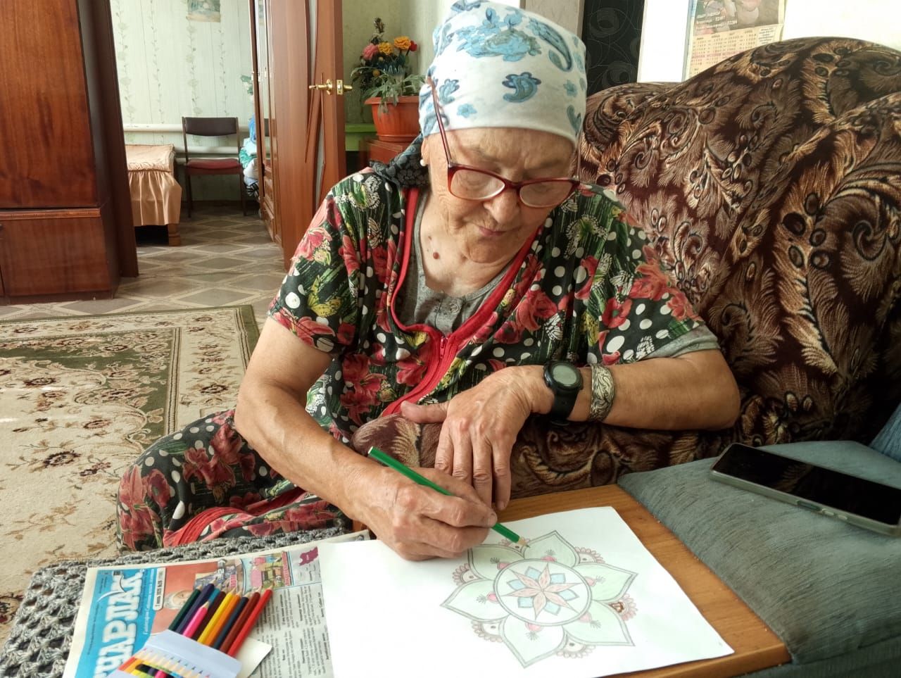 «Рисуя гармонию»: как мандалы помогают пожилым людям
