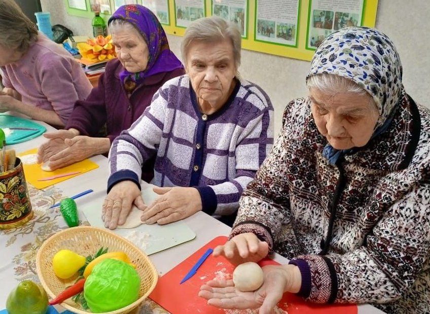 Осенние овощи из соленого теста создали в Верхнеуслонском доме-интернате