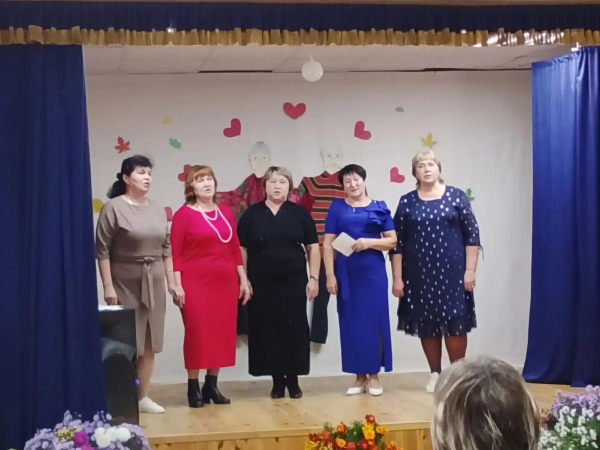 Мәмәтхуҗада Өлкәннәр көнен бәйрәм концерты белән билгеләп үттеләр