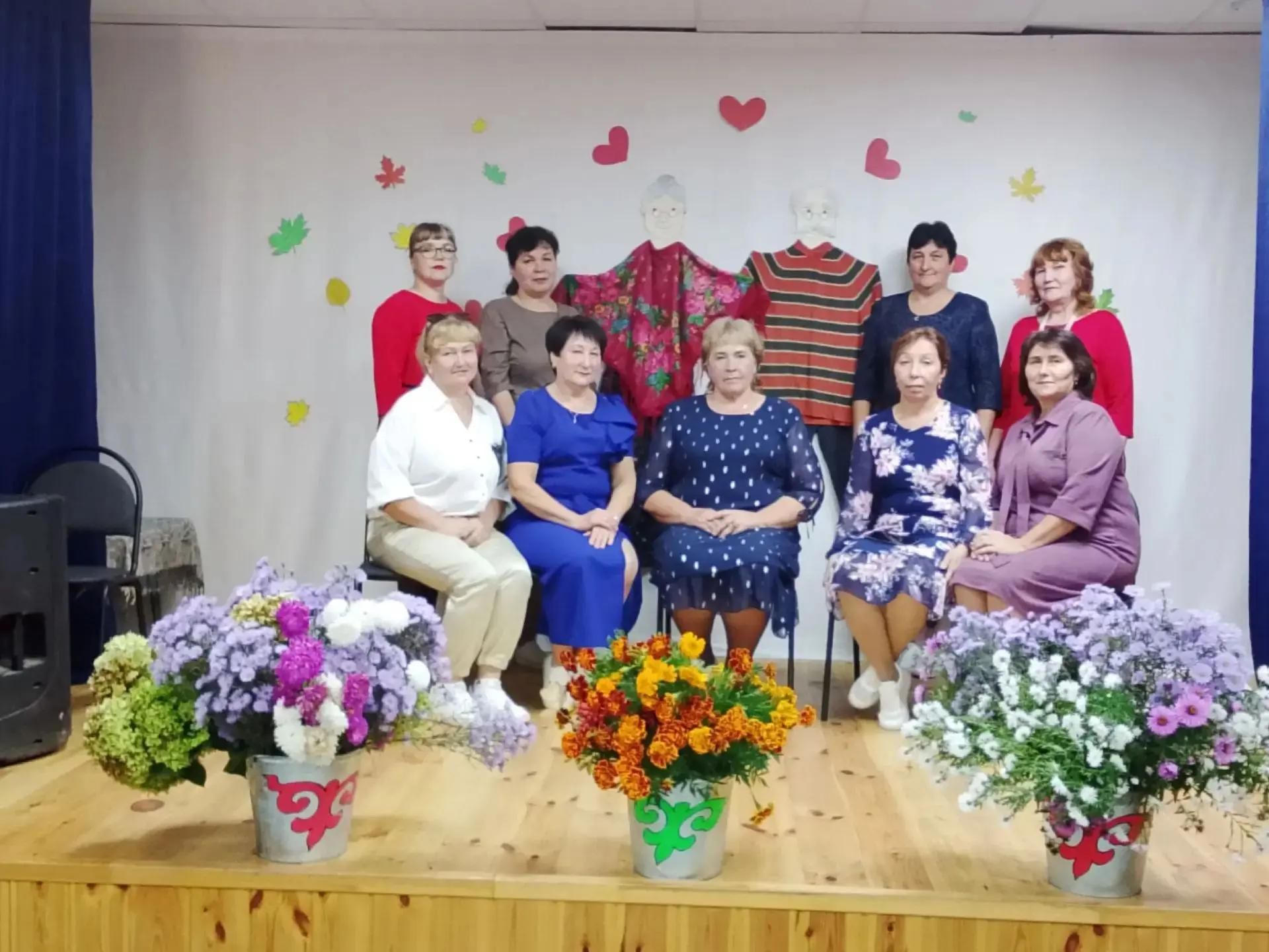 Мәмәтхуҗада Өлкәннәр көнен бәйрәм концерты белән билгеләп үттеләр