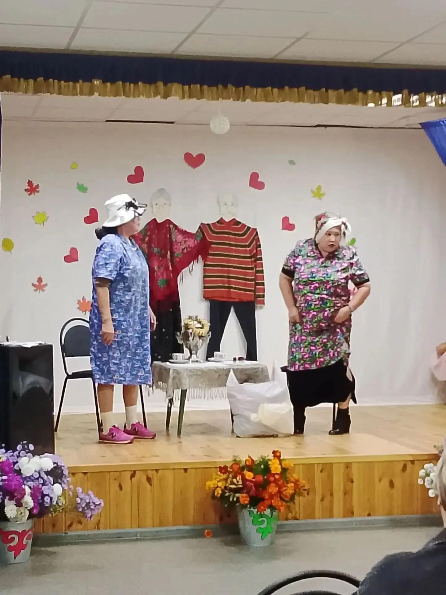 Мәмәтхуҗада Өлкәннәр көнен бәйрәм концерты белән билгеләп үттеләр