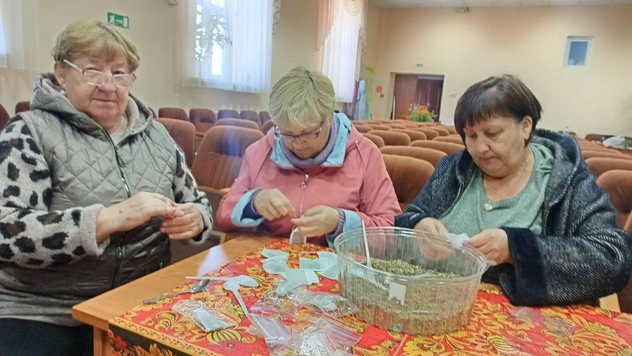 В Макулове приготовили чайные наборы для участников СВО