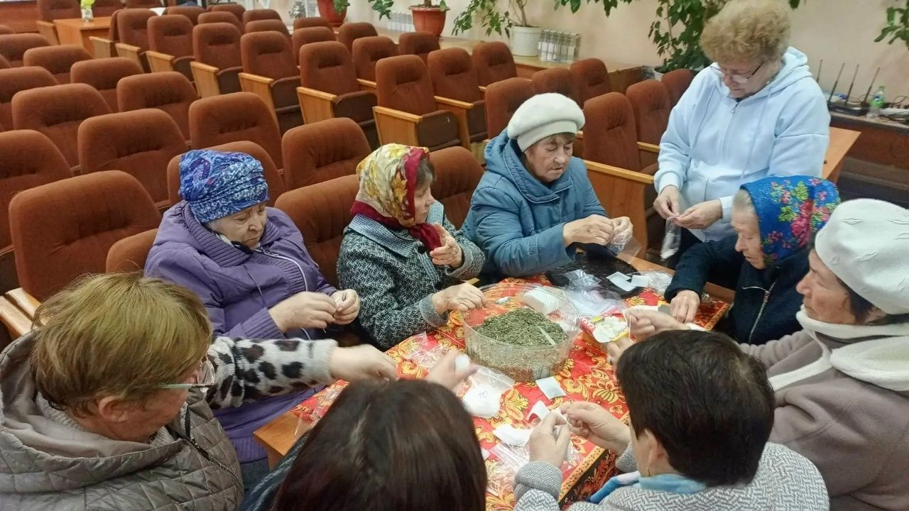 В Макулове приготовили чайные наборы для участников СВО