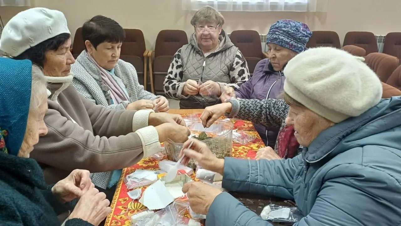 В Макулове приготовили чайные наборы для участников СВО