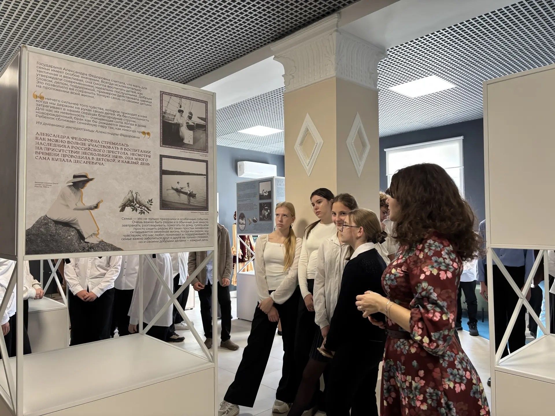 В Верхнем Услоне открылась выставка о семье и верности