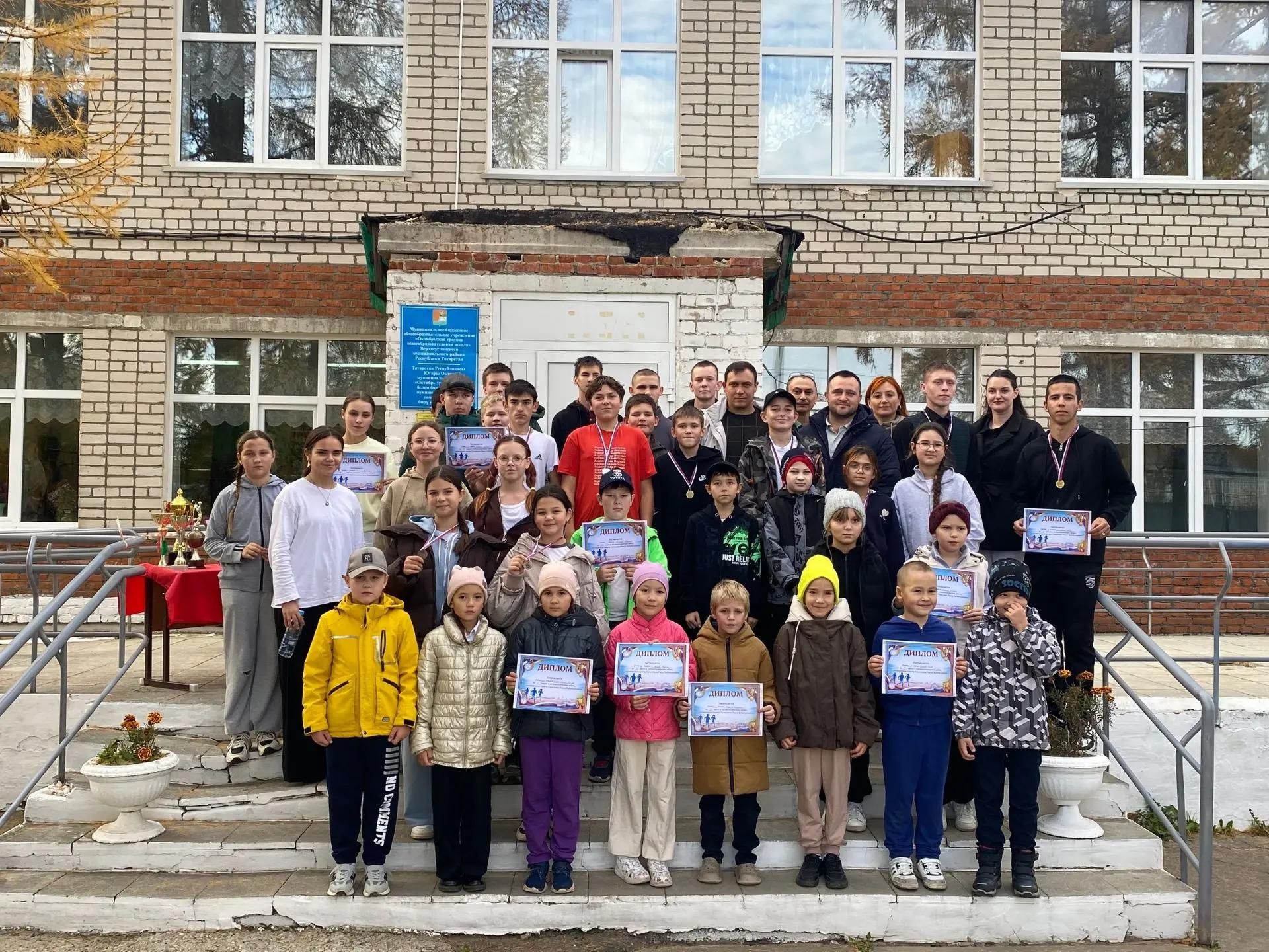 Октябрьский бистәсендә Гыйззәтуллинны йөгерү ярышлары белән искә алдылар