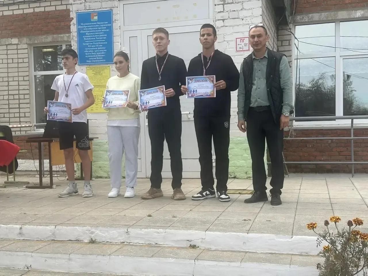 Октябрьский бистәсендә Гыйззәтуллинны йөгерү ярышлары белән искә алдылар