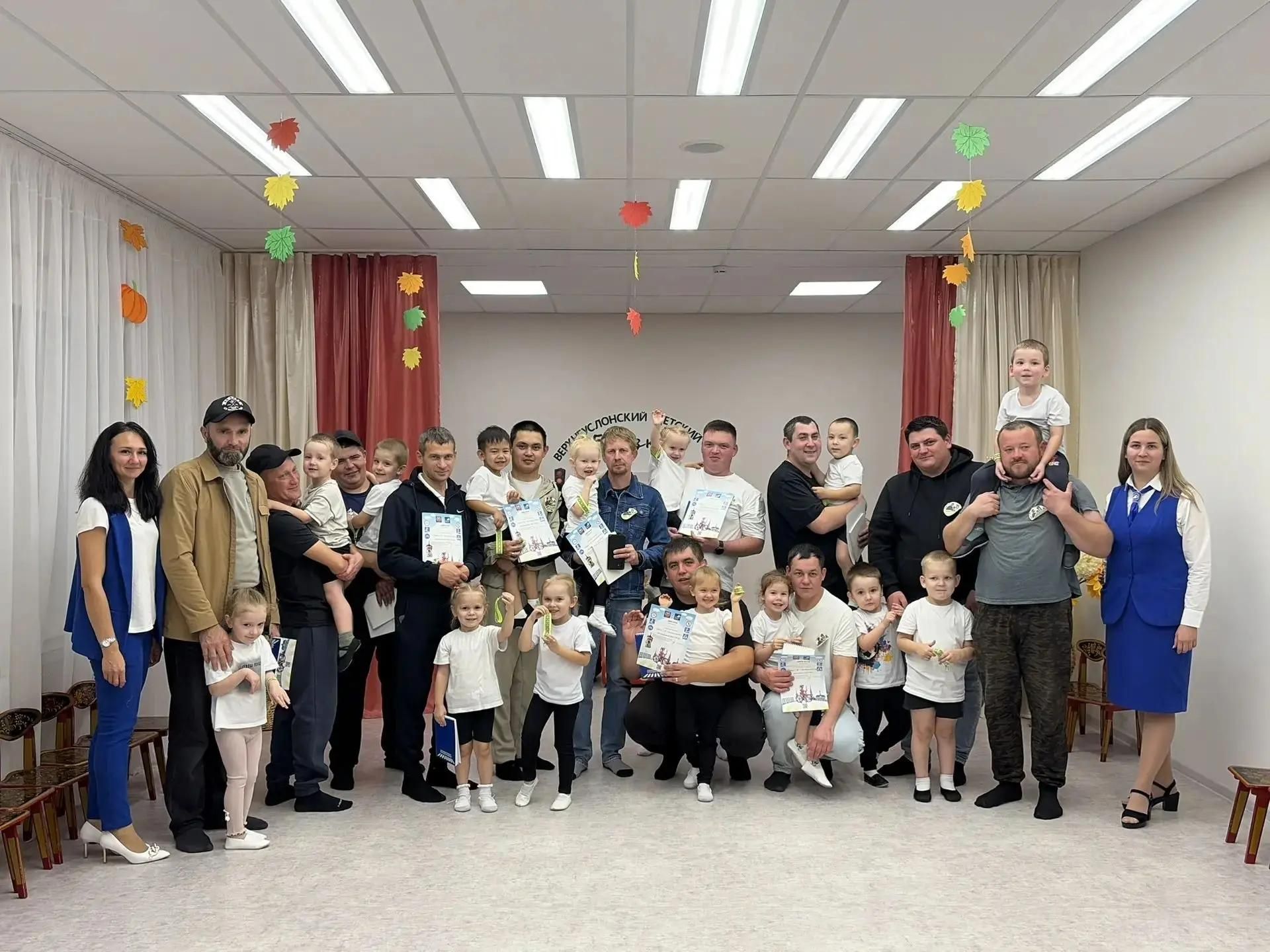 “Каенкай” балалары әтиләрен бәйрәм белән котладылар