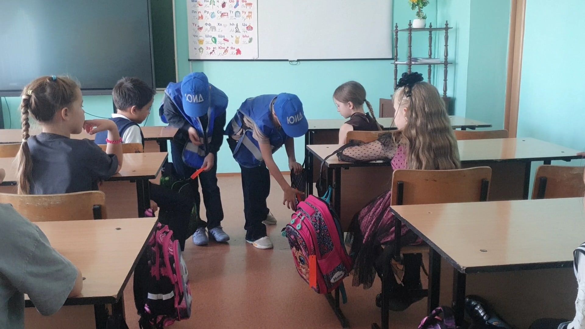 Юные инспекторы движения провели акцию «Засветись!» в школах района