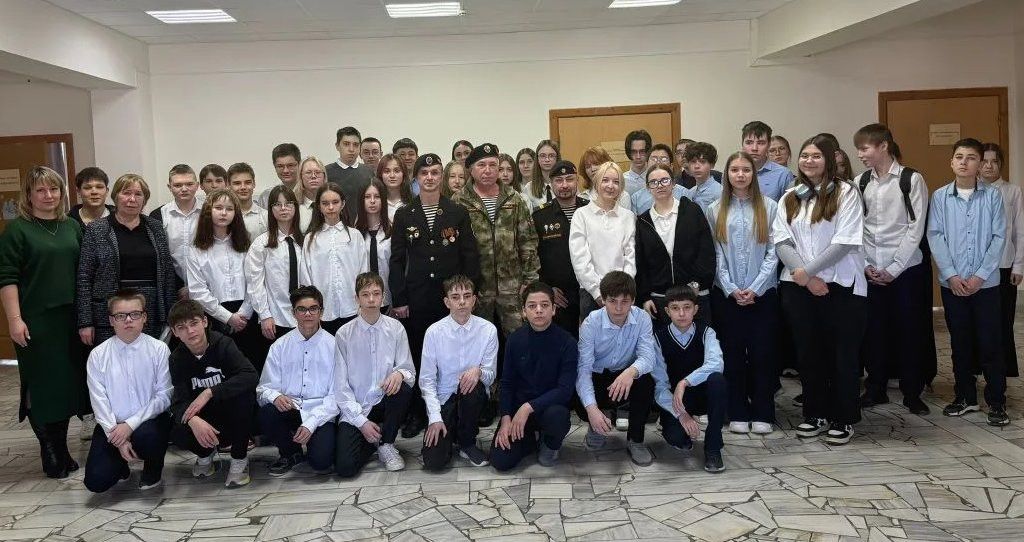 Урок мужества: морпехи встретились со школьниками в Набережных Морквашах