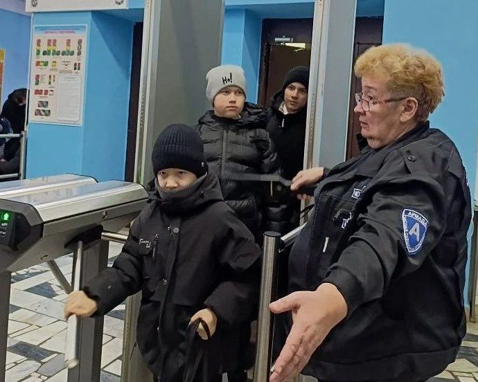 Как в районе укрепляют безопасность детей, не нарушая атмосферу доверия